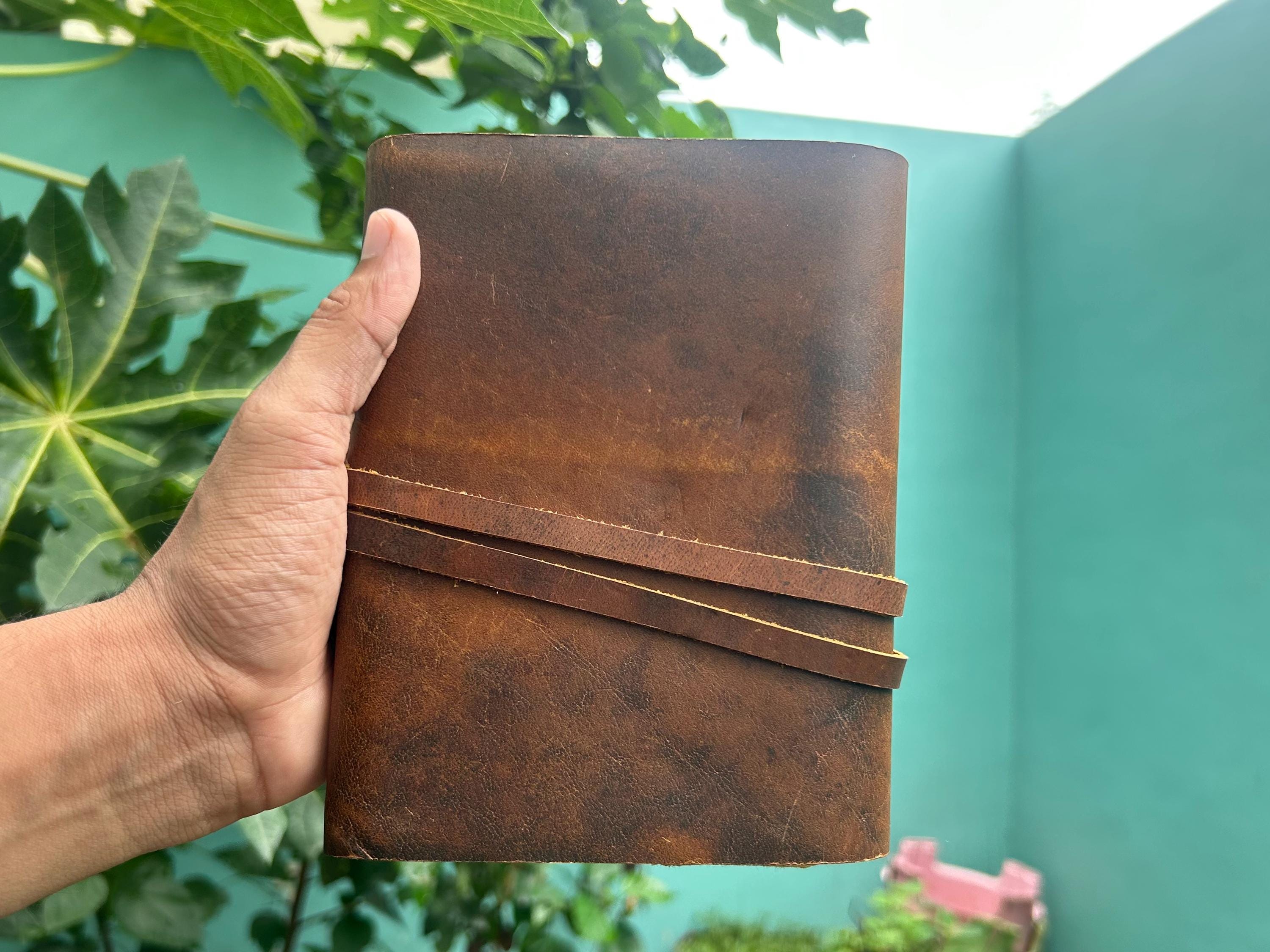 Handmade Lockable Leather Journal (7 × 5 inches) – Vintage Travel Diary & Gift
