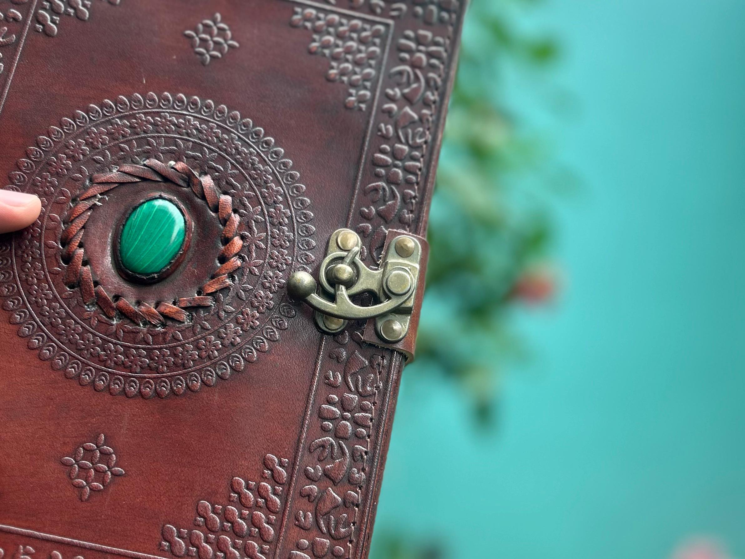 Green Stone Leather Journal (7×10 in) – Vintage Notebook for Travel & Gifts
